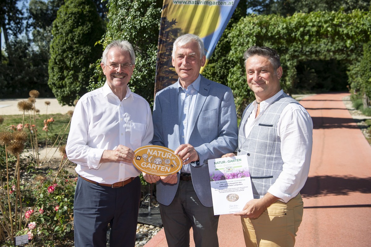 Bild von links: Landtagspräsident Karl Wilfing, Fachschuldirektor Franz Fuger sowie Berufsschulleiter Andreas Kovac
Fotocredit: „Natur im Garten“ / R. Herbst